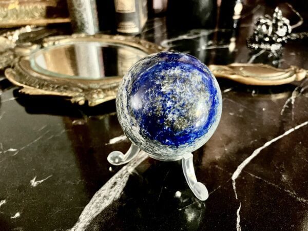 sphère de lapis lazuli