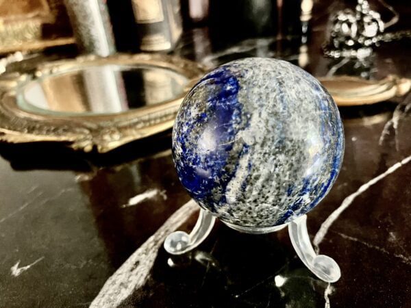 sphère de lapis lazuli