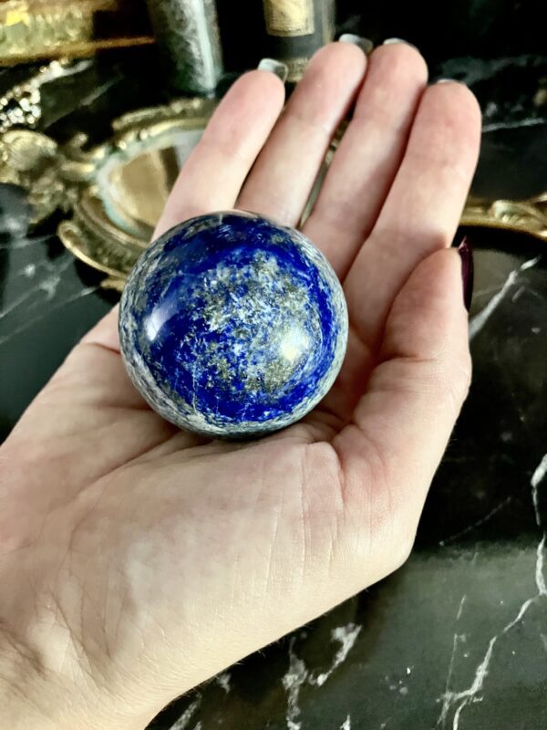 sphère de lapis lazuli