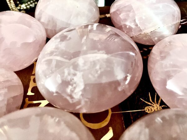 galet de quartz rose